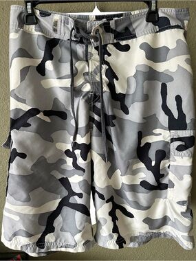 Beach Rays Men's Camo Swim Shorts in‎ Gray, Black & White